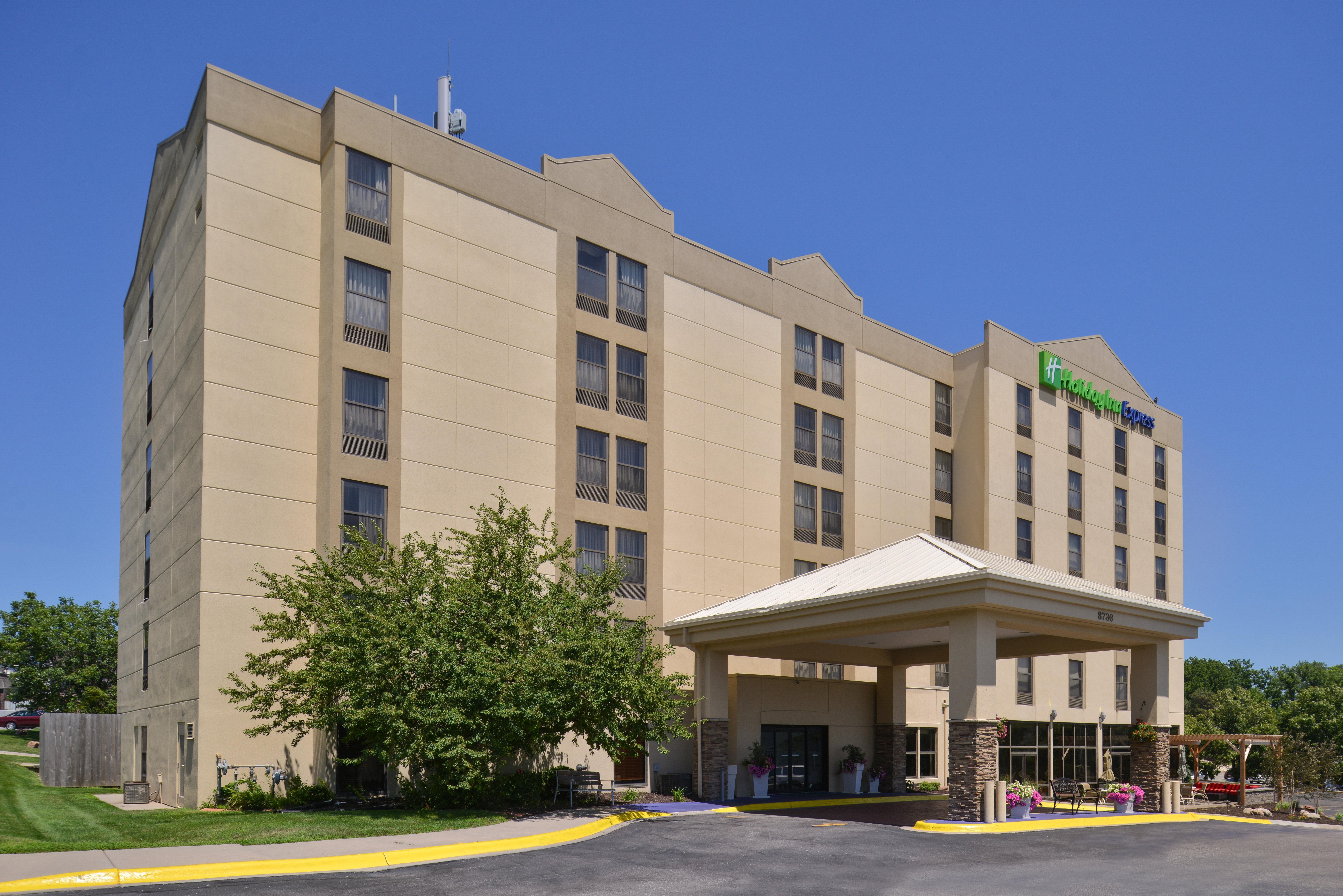 Holiday Inn Express & Suites Central Omaha By Ihg Exterior foto